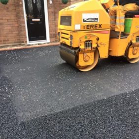Hiring Tarmac Contractors and Laying a Tarmac Driveway