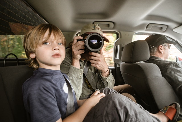 kids in a hatchback car